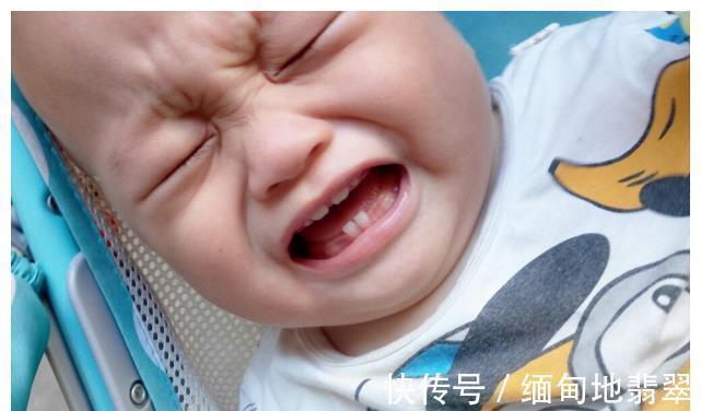 乳牙|宝宝几个月长牙算正常?乳牙萌出时间、信号、护理注意,家长收藏
