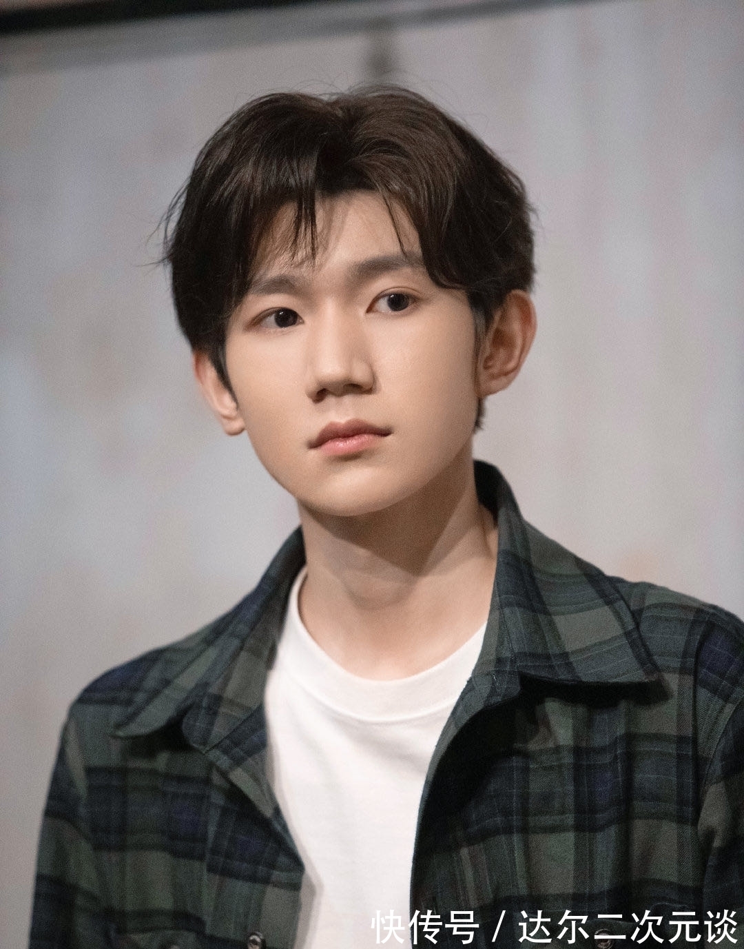 王源|王源《奇異劇本鯊》上線 拆家搜證高能推理