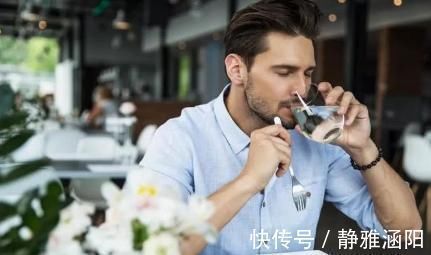 营养物质|专家说:白开水是免费的“长寿药”,但此2个时间段最好不要喝