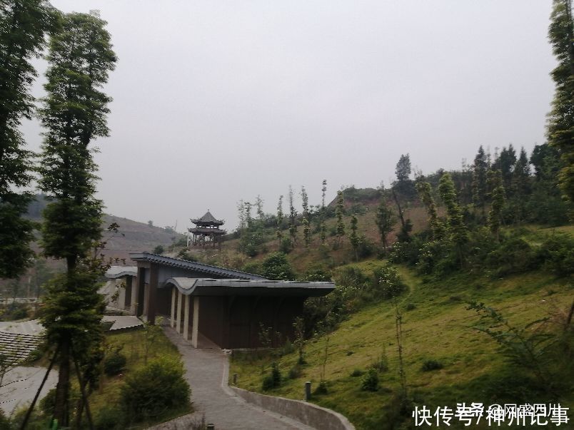 蓬安|逛游百牛赞歌广场，这里风景独好