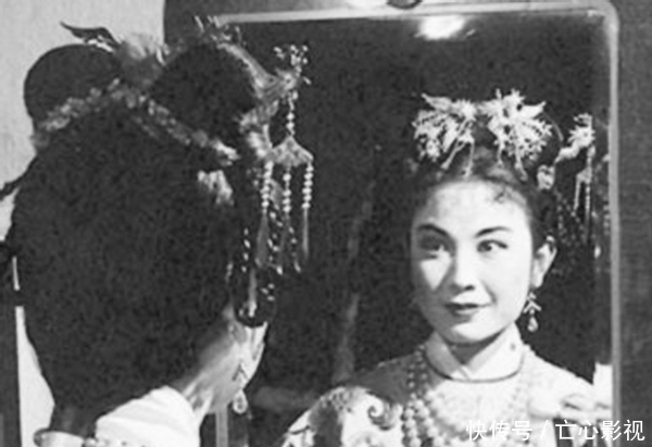 严凤英:因唱戏被迫流浪,未婚生子情路坎坷,38岁自尽未能善终