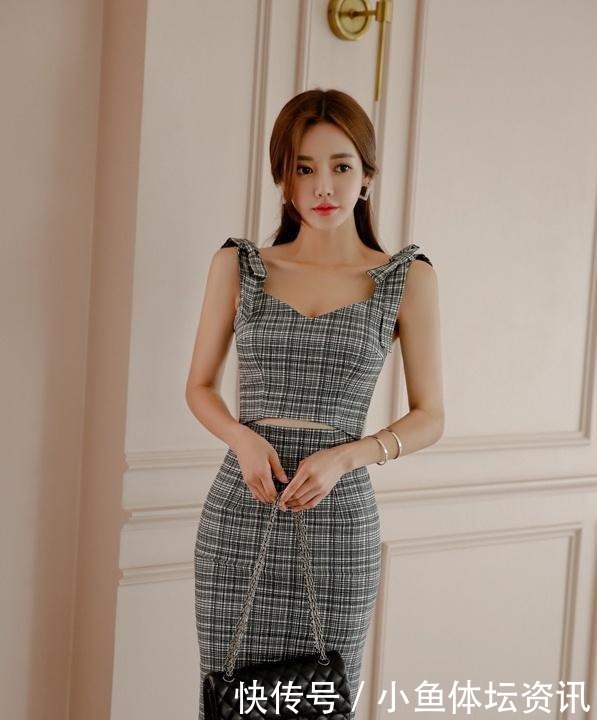 苗条|简单大方的连衣裙,展现完美的身材线条,让你成为人群中的焦点