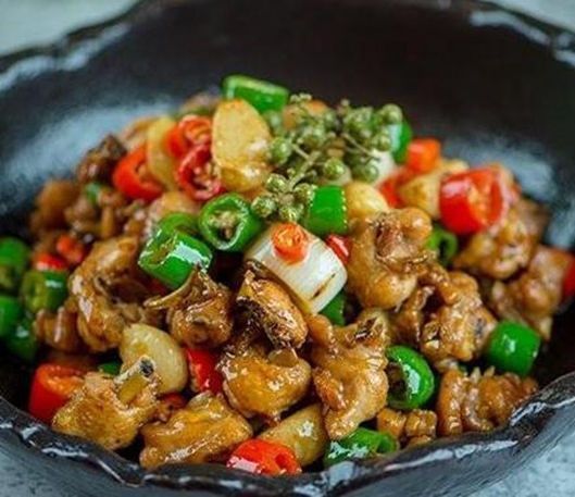 简单家常菜川味草鱼,花样香菇青菜,风味小炒鸡,虾仁炒蛋