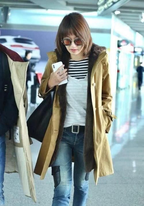 马伊琍终于换风格，穿灰色皮草混搭卫衣，时髦减龄又不失高级