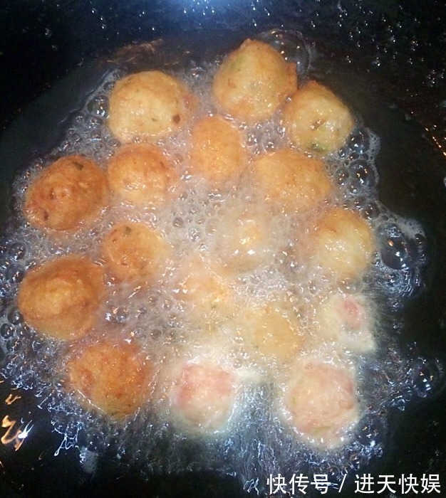 好吃|炸肉丸，牢记“3加2不加”，保证香酥可口，不散不腥不糊，好吃