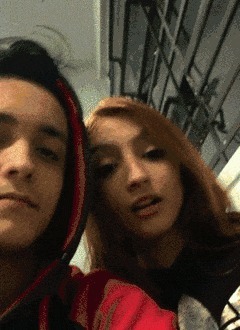 |搞笑GIF：女生喝多了什么都做的出来，她最后那几下是什么意思？