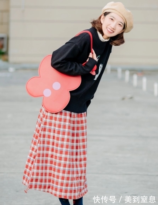 牛仔 今年火了一种穿法叫“毛衣+半身裙”,甜美温柔有格调,谁穿谁美