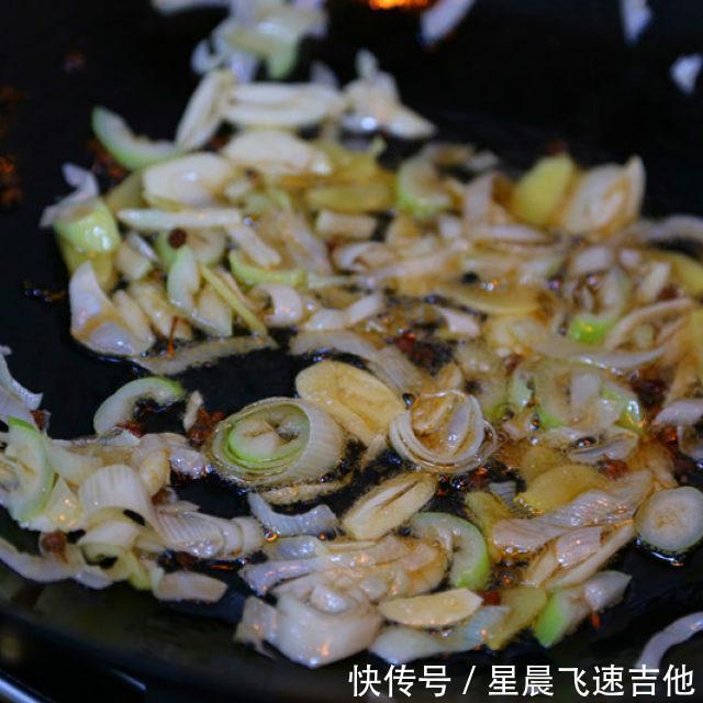 毛豆|香辣毛豆米炒小鱼干,看起来好开胃的样子
