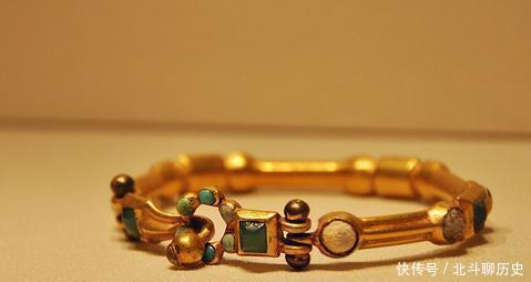 皇帝|一位9岁姑娘的墓葬，奢侈程度不输皇帝，棺椁上4个字让人倒吸冷气