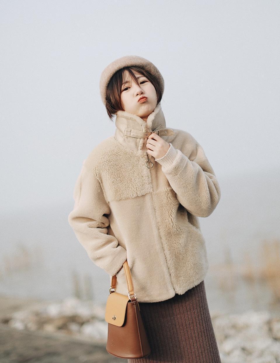 潮酷girl不容错过的“皮毛一体外套”,建议入手,上身即好看