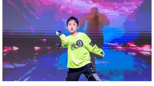 专访舞林新生代深圳人气之星 黄泊辰：继续努力，跳得更好