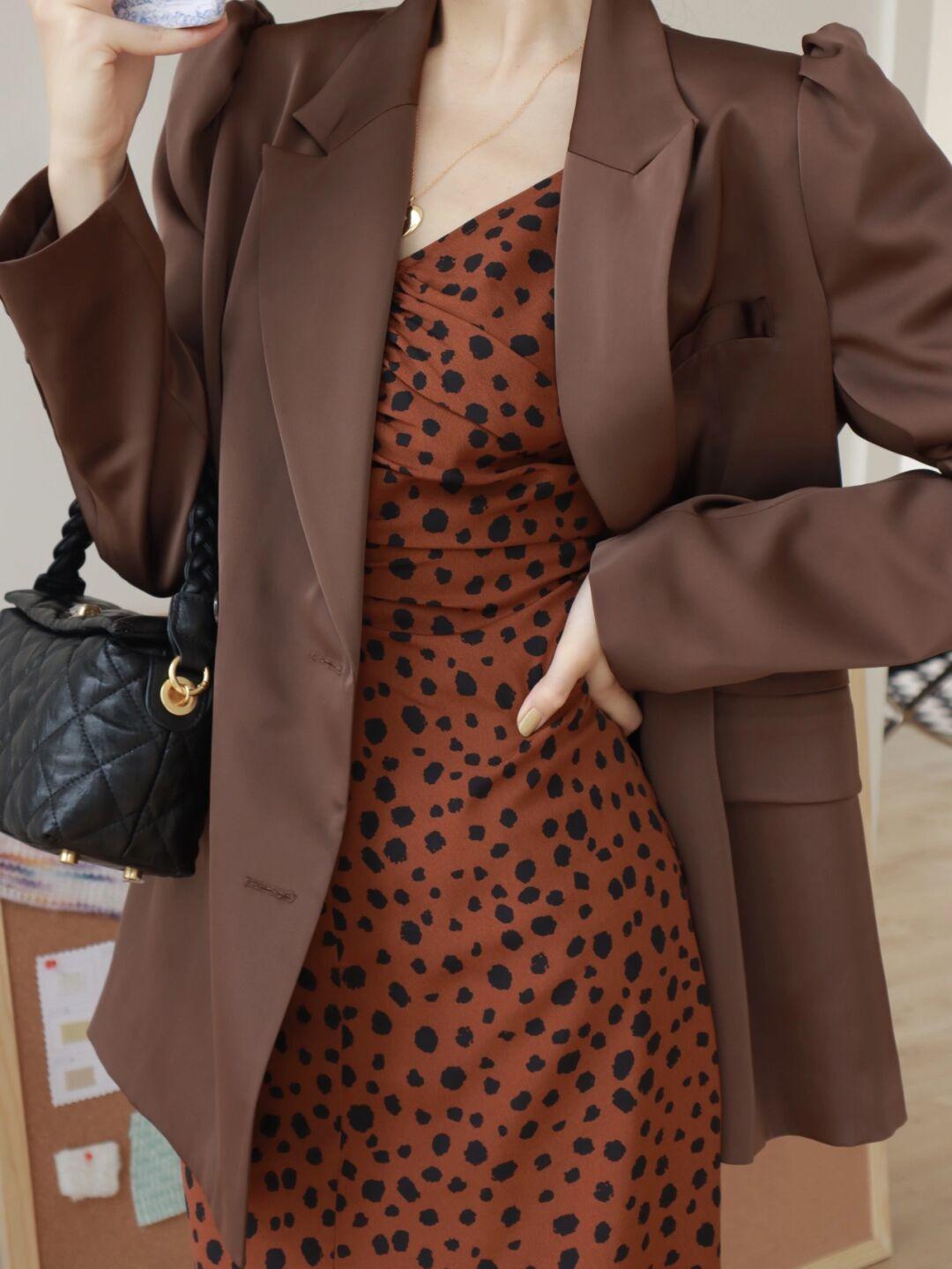 同款|复古潮流的姐妹装,同款不同色,搭配出不同韵味!秋天必选毛呢大衣和高筒靴!