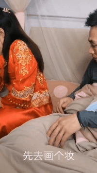 |搞笑GIF:走路不要玩手机 否则后果很严重