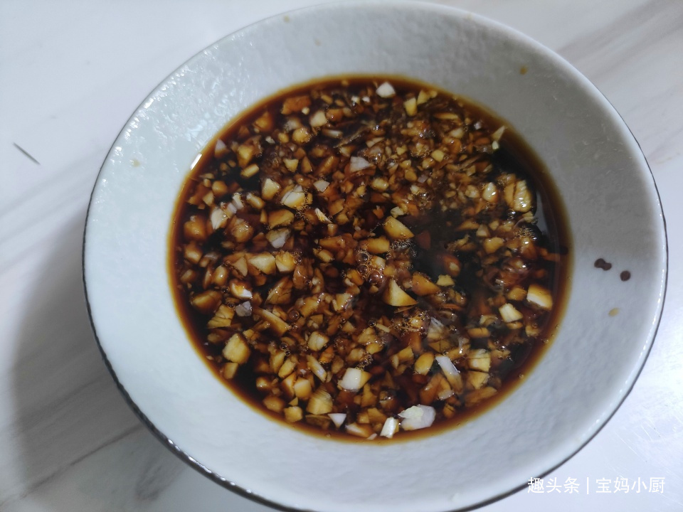 超解馋的猪肉吃法，不蒸不炒也不炖，不腻吃着健康，几十年没吃够