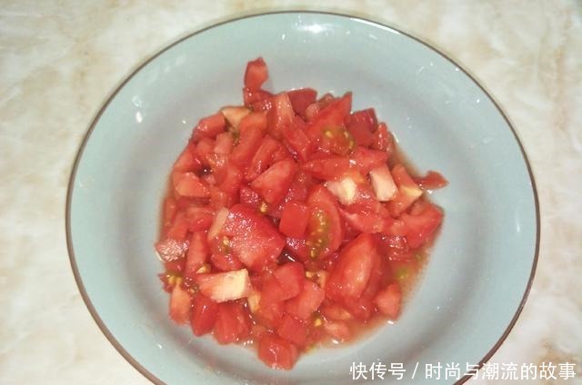  西红柿鸡蛋汤，处理好1个小细节，汤汁浓郁，味道更香