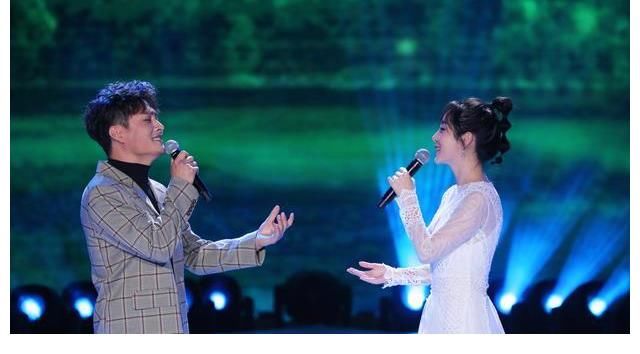 星光大道一夜成名，出名之后沒(méi)去撈金，而是被人包養(yǎng)成情婦