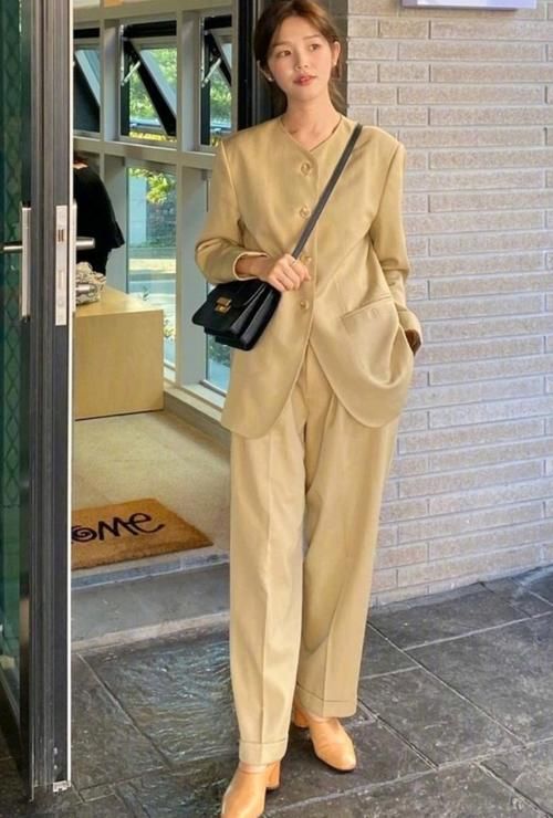 小个子早春穿衣如何显高？试试“九分裤＋低跟鞋”，显高显气场