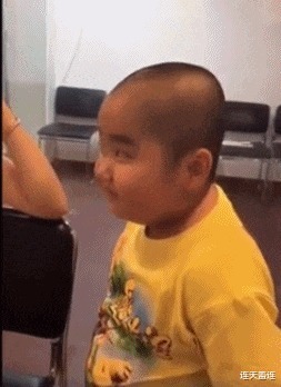 |搞笑GIF:妹子你是真会玩,摔下来的那一刻肯定后悔了吧!