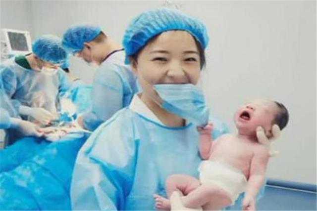 宝宝|“最美新生儿”刚出生就成网红,凭颜值征服网友,护士:难得一见