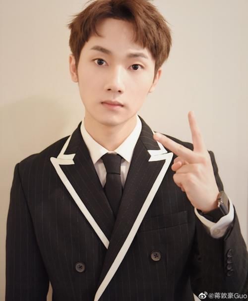 和周深是朋友，拿过《好声音》冠军，参加《创4》他的排名却很虐