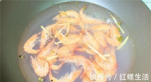 白水煮虾，直接煮真是大错特错，谨记这3个诀窍，大虾鲜嫩没腥味
