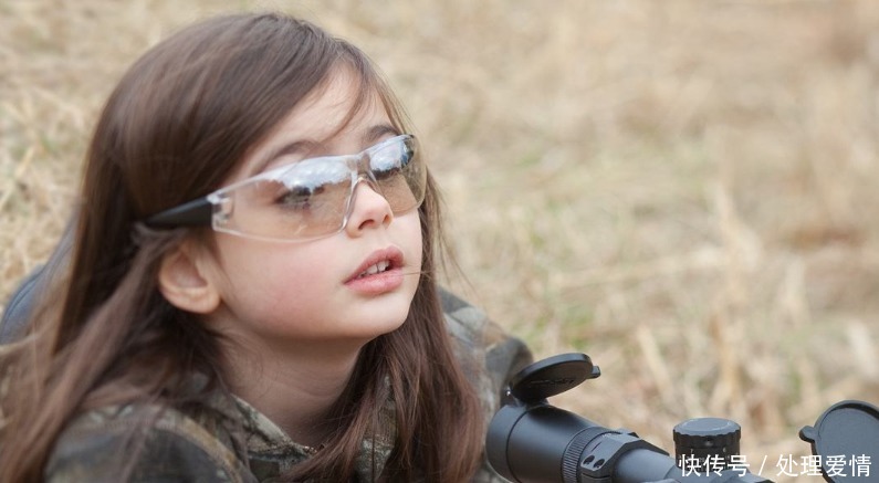 情感|学步期间,幼儿会发现在纸上胡写乱画,表达想法和情感的有趣方式