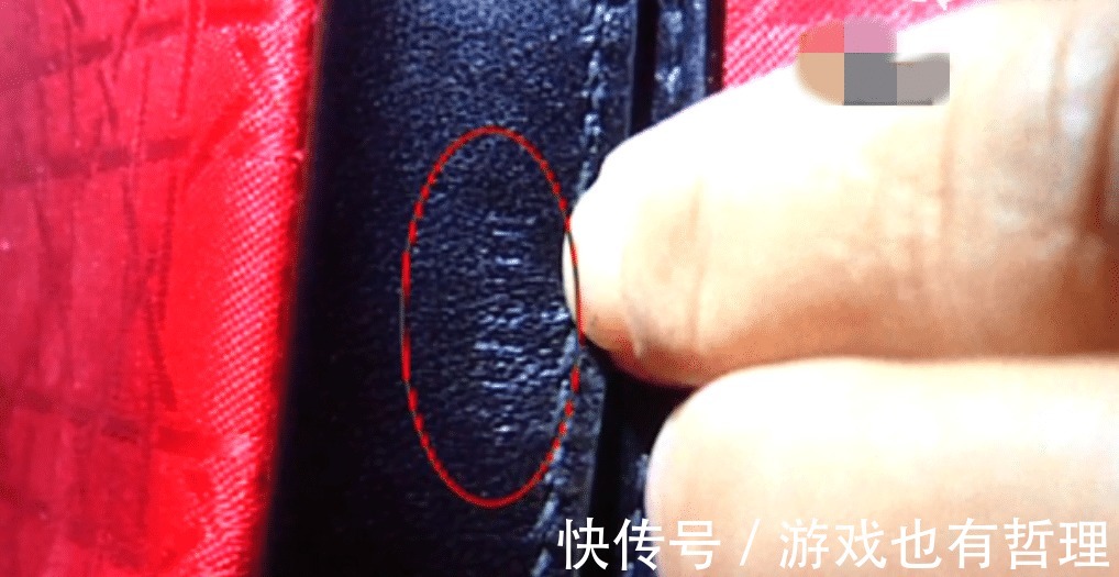 奢侈品|女子3万2买到掉色包, 背了两次金色变银色, 专柜 补偿一瓶香水！