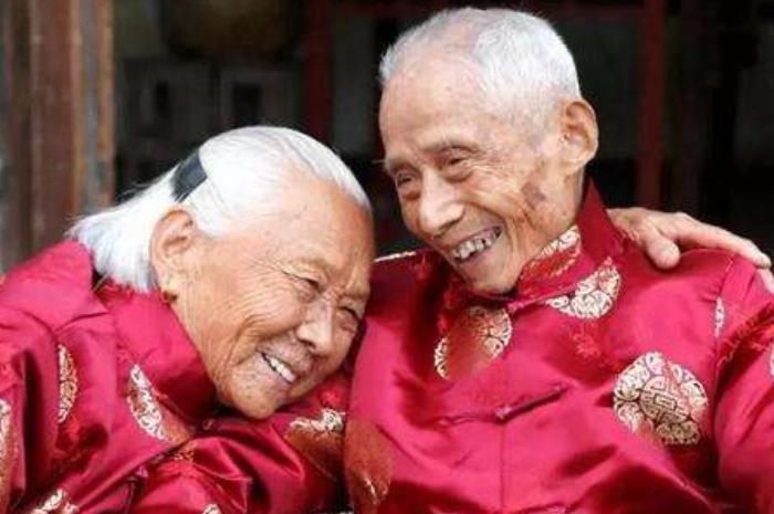 血液循环|113岁老人抽烟又喝酒,她说长寿并不难,每晚做1件“事”很有