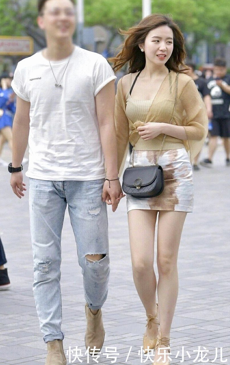 款式洋气的连衣裙,展现出了几分时尚精致美!