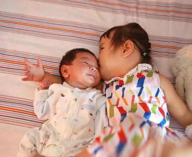 生二宝|“二胎家庭”不出20年,就会碰上4个现实问题,你有心理准备吗