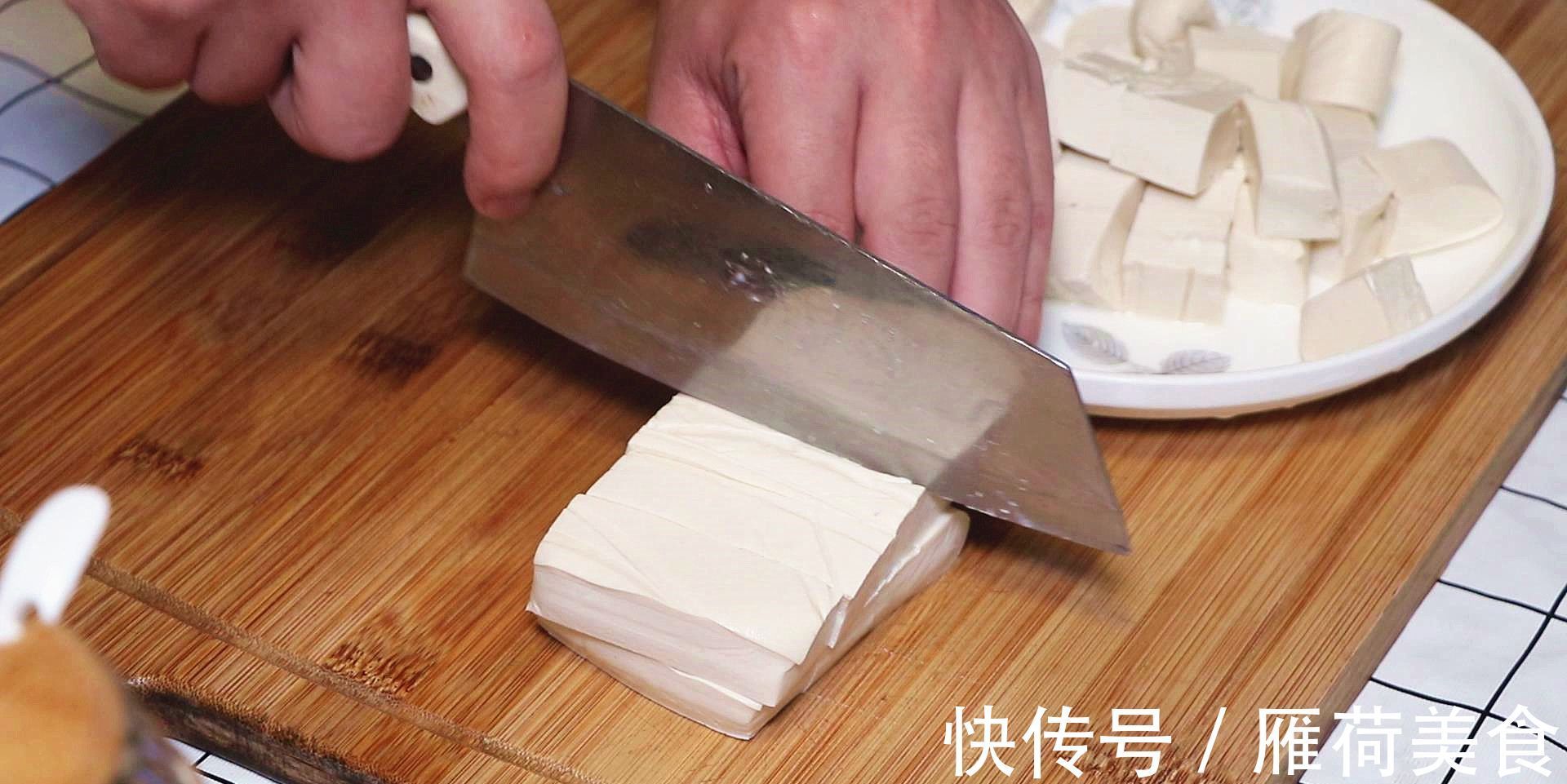 咸鸭蛋|豆腐最好吃的做法，我家隔天就做一次，每次都不够吃，超解馋