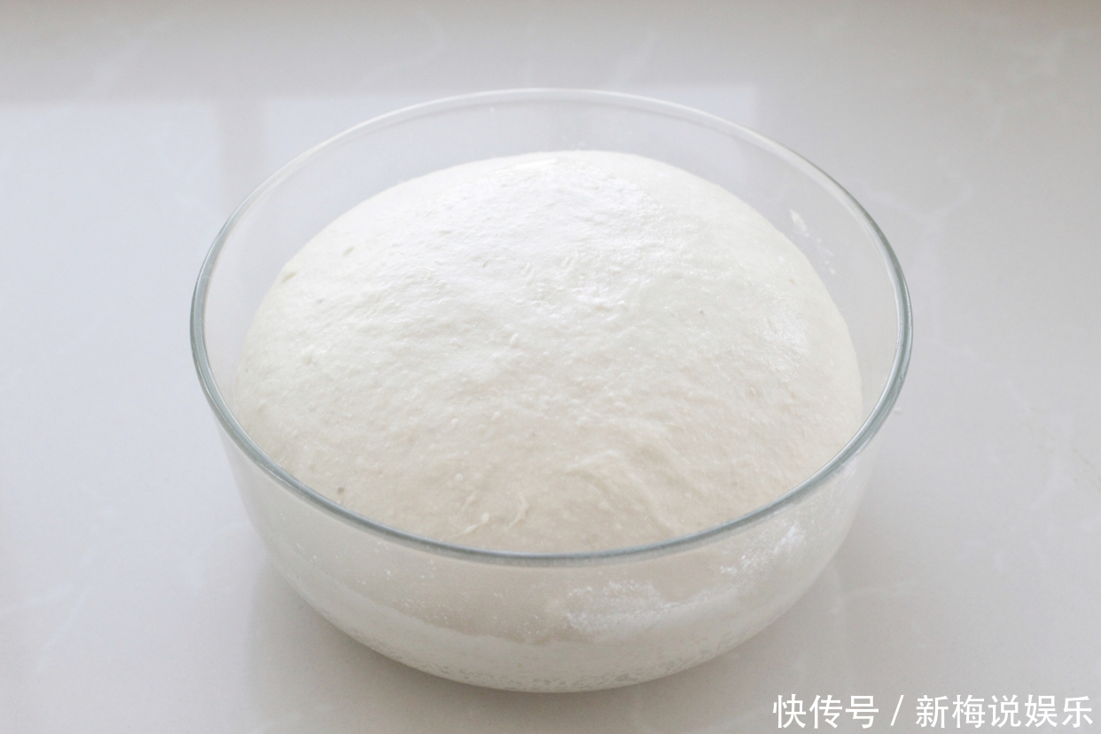 红豆别煮粥了,加山药和面粉上锅一蒸,松软香甜又养胃,老少皆宜