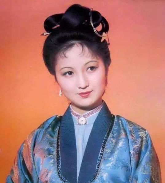 王熙凤|王熙凤究竟有没有出轨贾蓉?深知她底细的平儿,曾当众说出答案