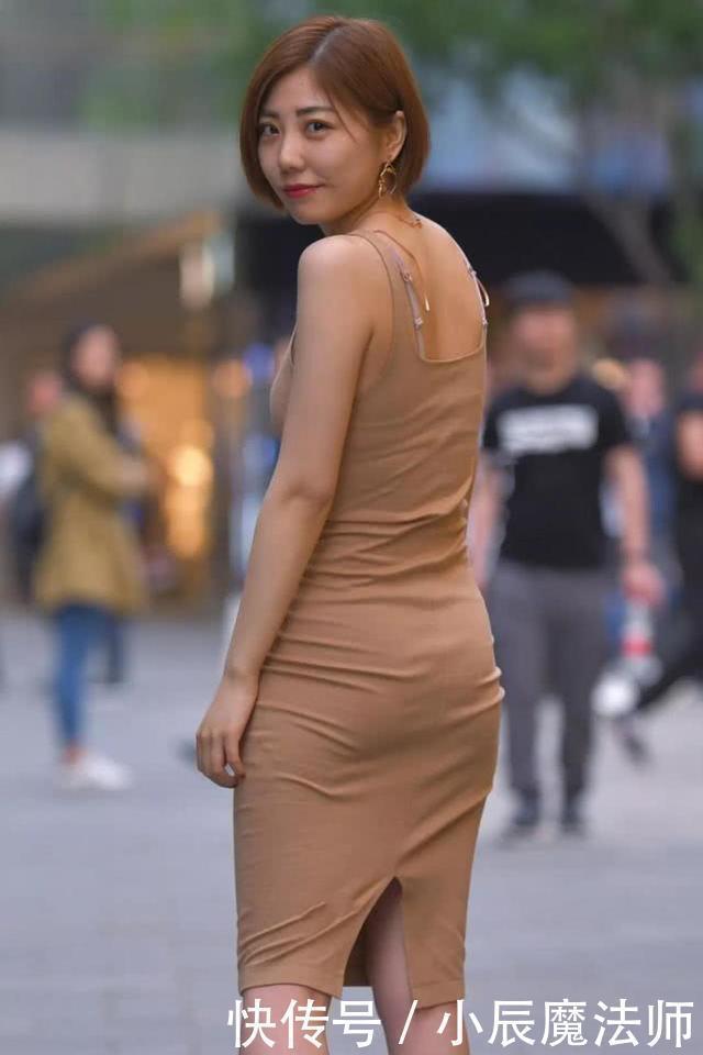 吊带连衣裙|美女穿搭连衣裙简约修身突显气质,不经意间显女神的高雅品质