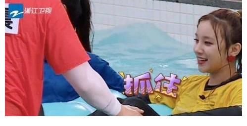 邓超|《跑男》开播至今，邓超王祖蓝相继退出，网友：元老们跑不动了？