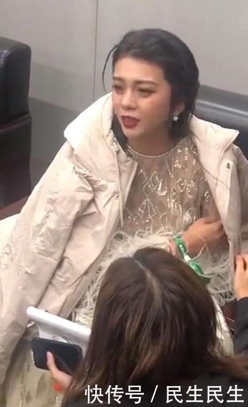 谈莉娜被记者骂哭有反转,经纪人朋友圈