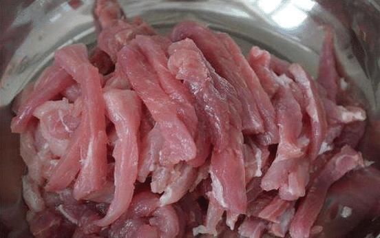 炸酥肉，牢记3点小技巧，酥肉炸好香酥美味，不发硬，比买的实惠