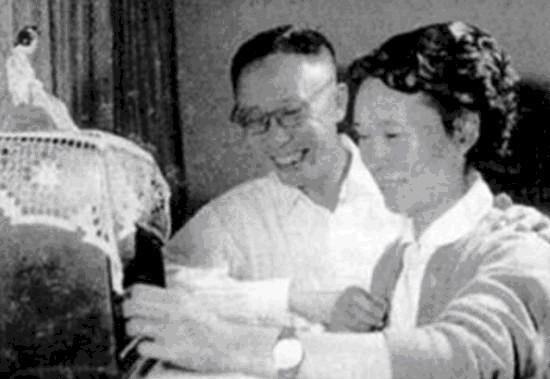 皇帝|溥仪被人请去鉴宝,一眼辨出真假,他给出的理由,霸气