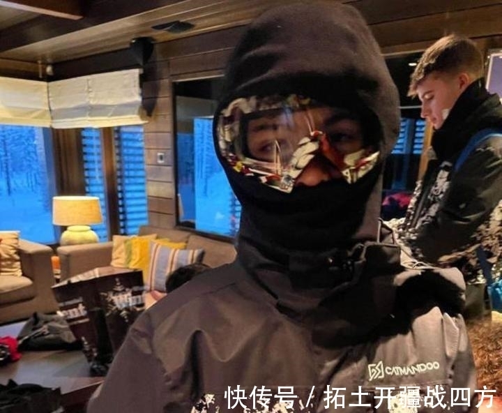 驯鹿|有钱任性!C罗未婚妻带4娃北极“烤火”,与11岁迷你罗亲密合照