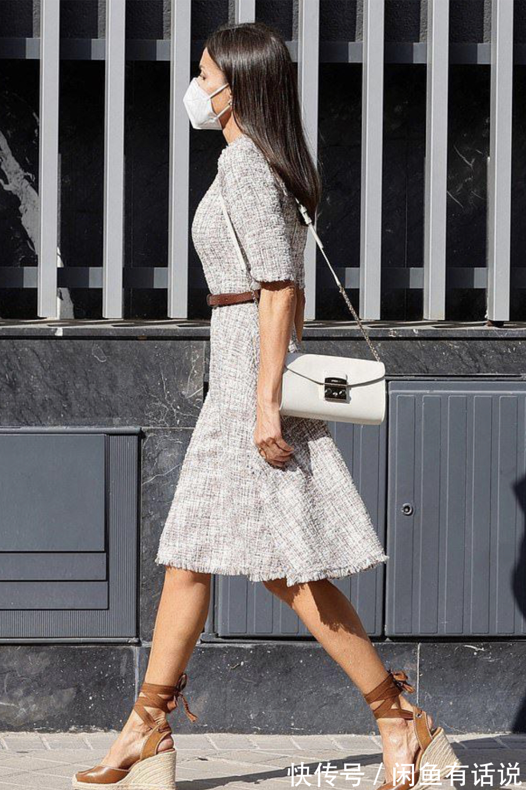 宽松|朱莉带火了“棉麻系”穿搭,舒适又有高级感,30岁以上女人都适合