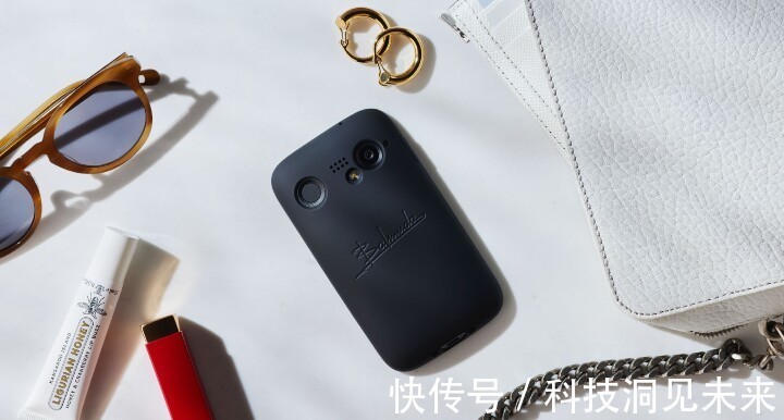b日本家电商BALMUDA第一款5G手机正式推出，搭载S765的超小手机