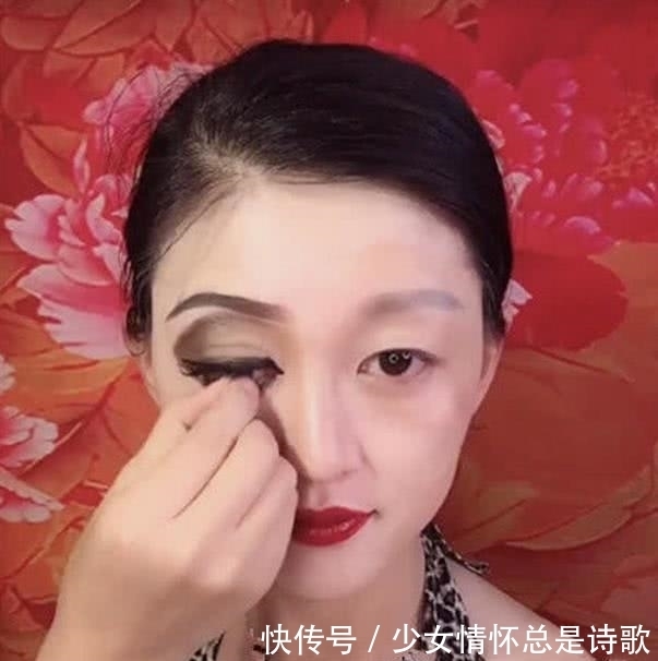 直播|奇闻:女孩首次直播卸妆,卸妆前后判若两人