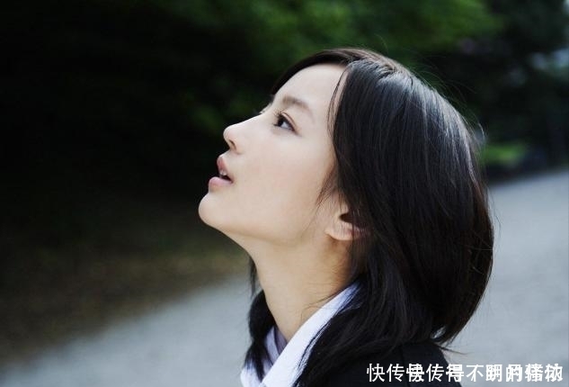有这4个特征的女人,“侧脸”比“正脸”好看太多,你属于哪一种