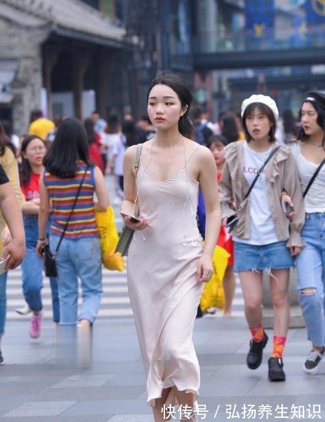 裙子 美女裙子选的“合适”,穿在身上完全不担心掉价!