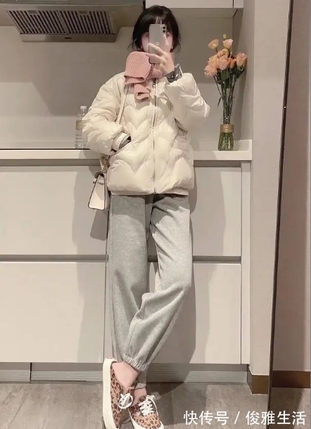 搭配 今年冬季,羽绒服流行穿“短”不穿长,学会这样搭配,真显高