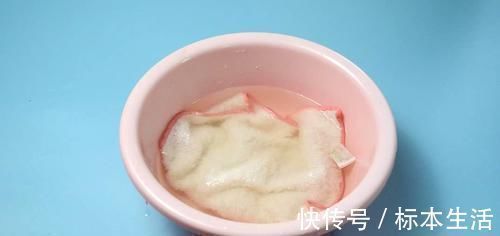 抹布又脏又油难清洗,水里加点它泡一泡,也能变得干干净净,真实用