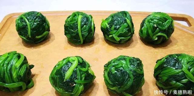 春天,遇到此菜别手软,一次性买10斤,放冰箱冻起来,特省事