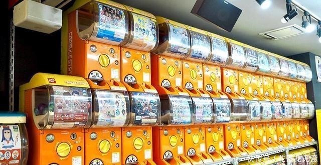 文小樱|国外宅男用手办冲燕麦片,虽说价格便宜,但也太过“胡作非为”!