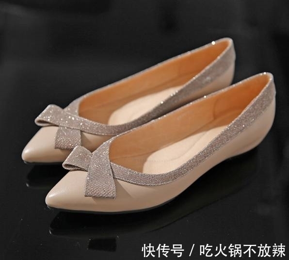 冰淇淋|趣味测试:4双平底鞋,第一感觉选择一双,测测你拥有哪种女人味