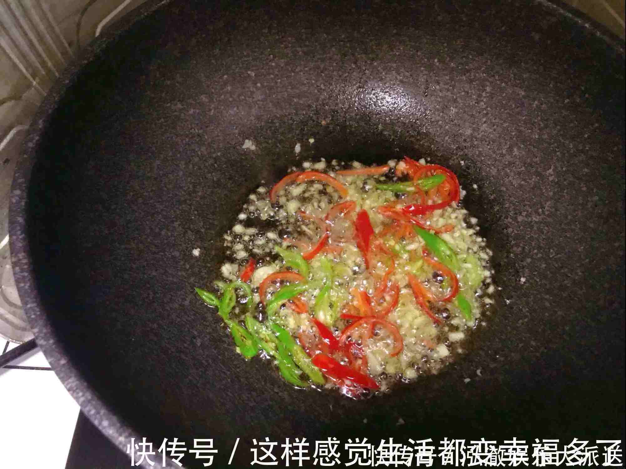 大厨教你炒土豆丝，学会这1个小技巧，做的比饭店的还香！
